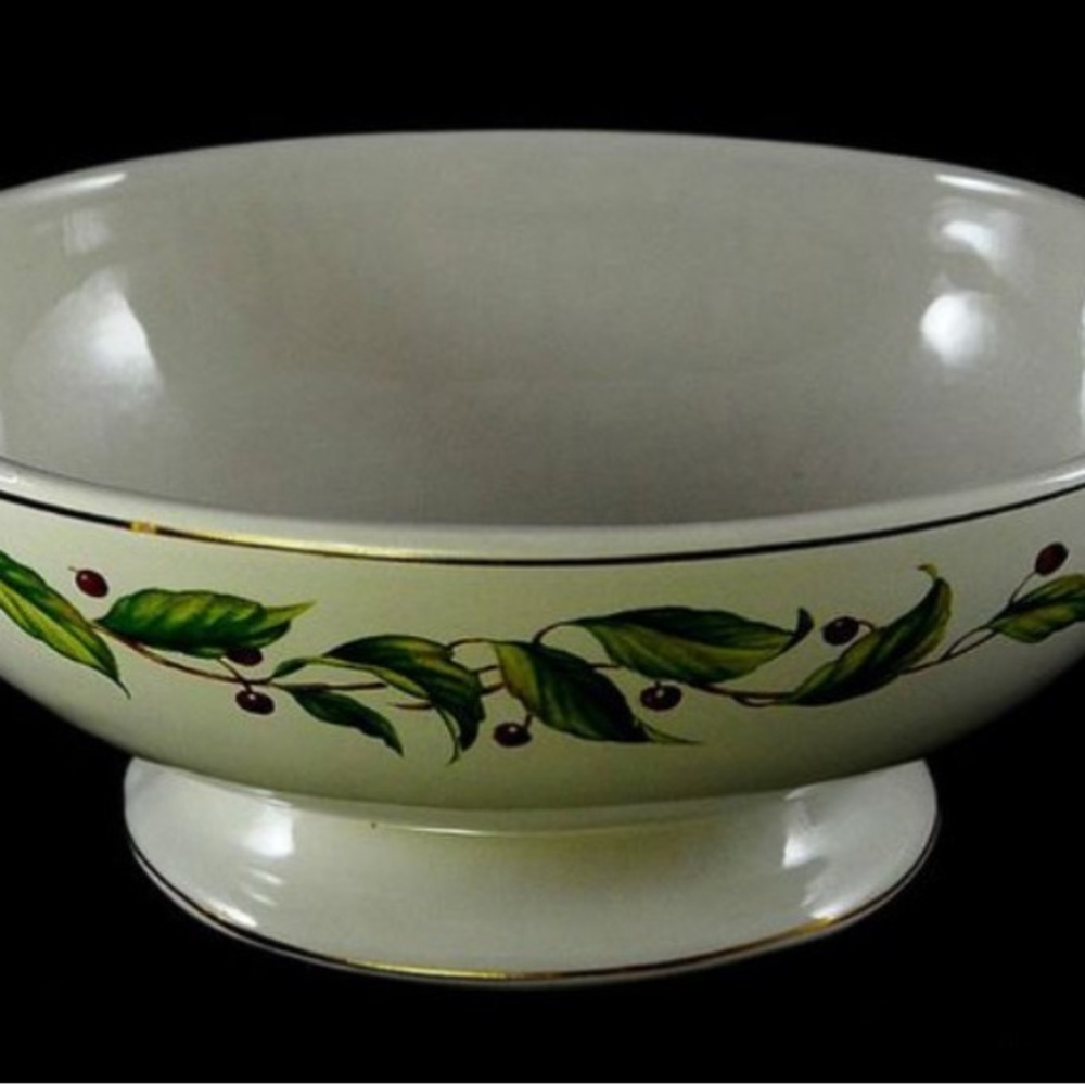 Vintage Teleflora Porcelain Serving Bowl Berry and Vine Christmas